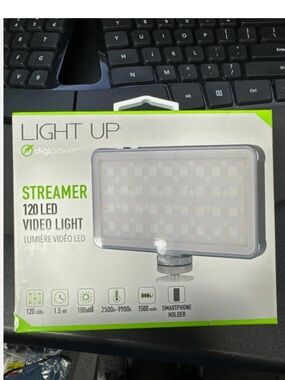 NWT Digipower The Streamer Video Light 120 led for camera & smartphone lighting